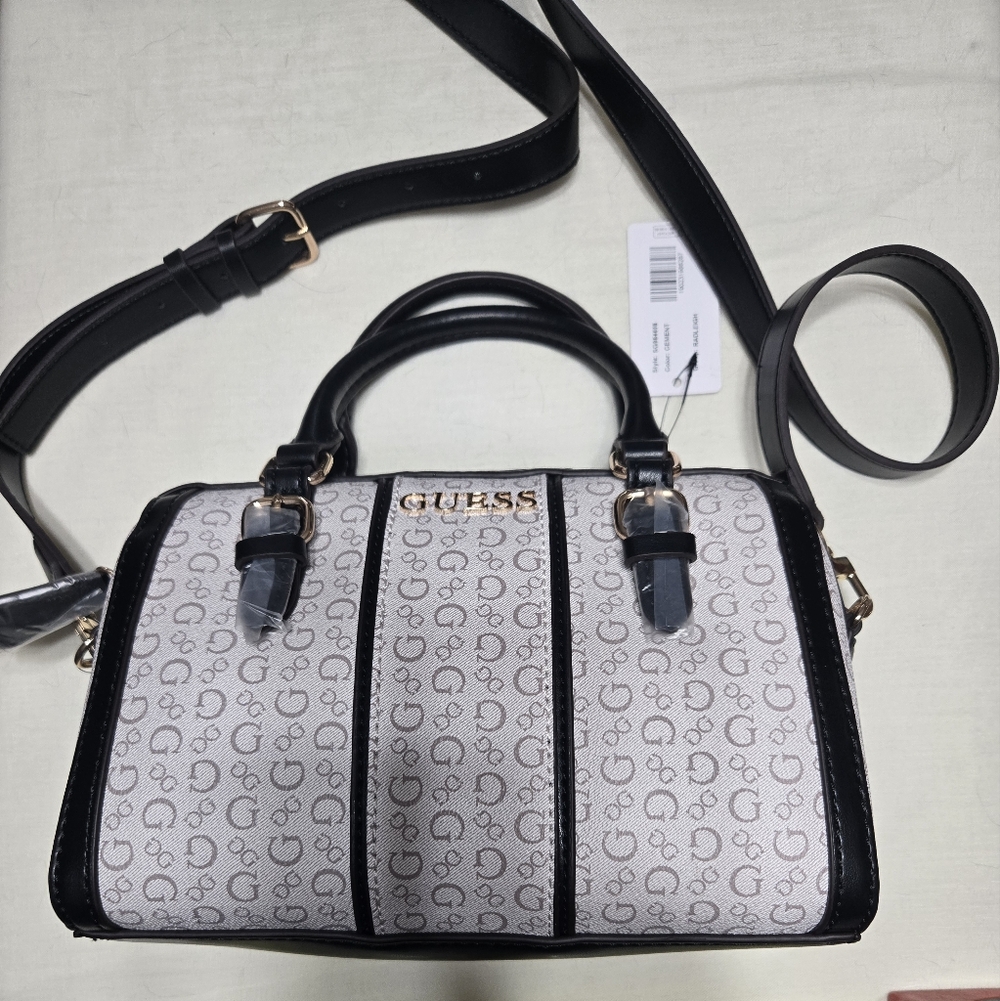 GUESS Black and White Women's Handbag